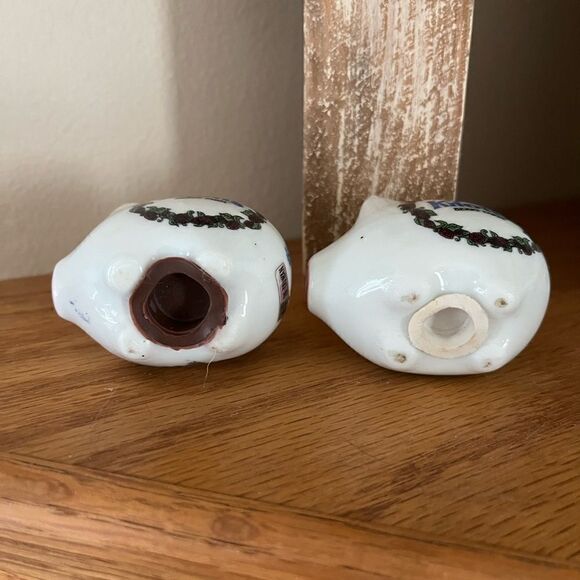 Vintage Knott's Berry Farm Piggy Floral Salt & Pepper Shakers Set Of 2 - Picture 4 of 4